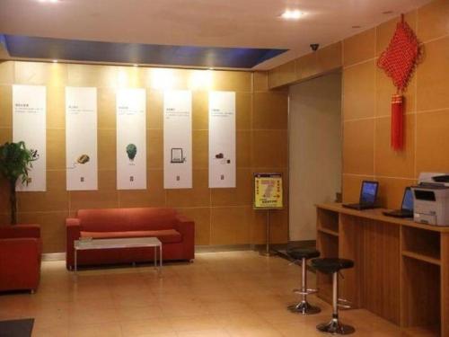 Imagen general del Hotel 7 Days Inn Tianjin Railway Station. Foto 7