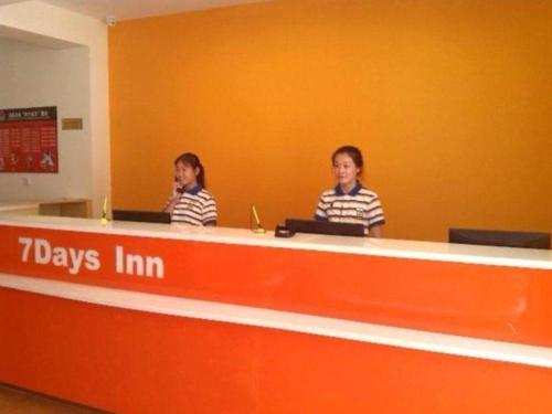 Imagen general del Hotel 7 Days Inn Tianjin Railway Station. Foto 8