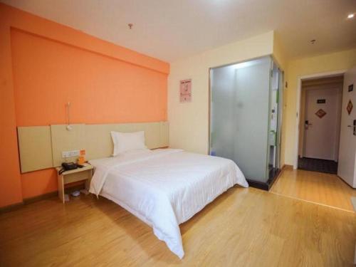 Imagen general del Hotel 7 Days Inn Yunfu Bus Terminal Yihua International Plaza. Foto 7