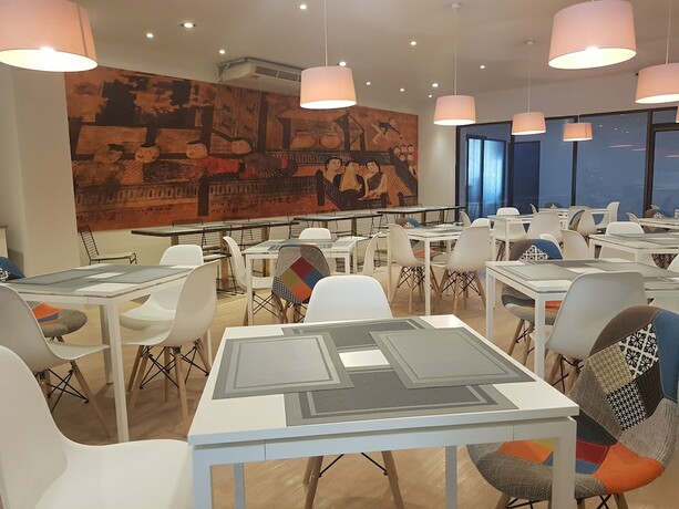 Imagen del bar/restaurante del Hotel 7 Days Premium Hotel Bangna. Foto 3