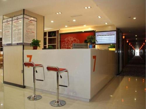 Imagen general del Hotel 7 Days Premium Jingjiang Fuhai New World Automobile Terminal Branch. Foto 3