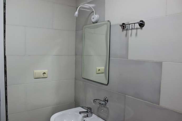 Imagen de la habitación del Hotel 7. Foto 7