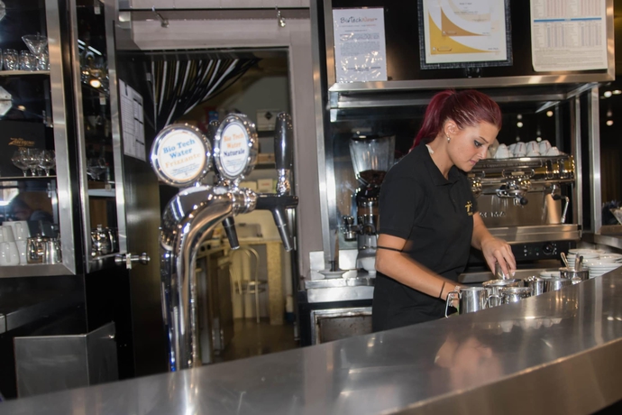 Imagen del bar/restaurante del Hotel 7 Mari. Foto 3