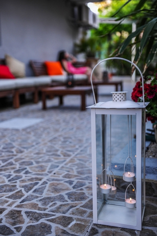 Imagen de los exteriores del Hotel 7 Palms Apartments. Foto 12