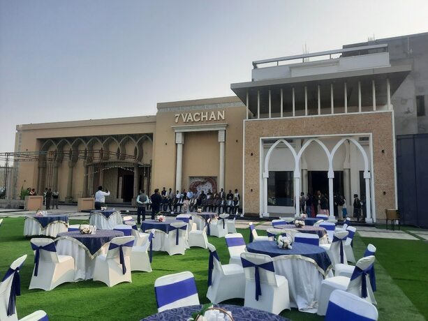 Imagen general del Hotel 7 Vachan Lawns And Banquet. Foto 9