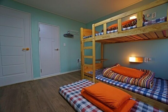 Imagen de la habitación del Hotel 710 Guest House Yellow. Foto 20