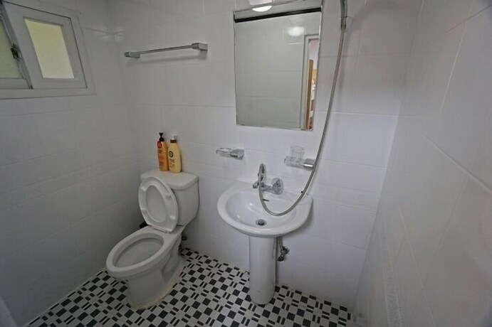 Imagen de la habitación del Hotel 710 Guest House Yellow. Foto 38