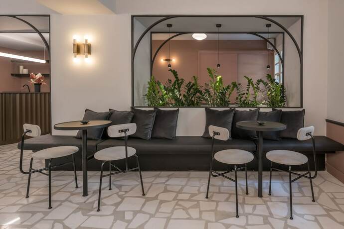 Imagen general del Hotel 72 AD Suites. Foto 3