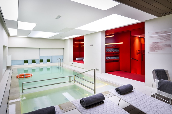 Imagen de la piscina del Hotel 72, Sharjah. Foto 16