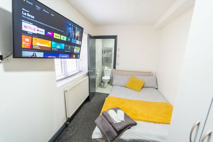 Imagen de la habitación del Hotel 76 Bournbrook Road Equipped Studios Near QE. Foto 11
