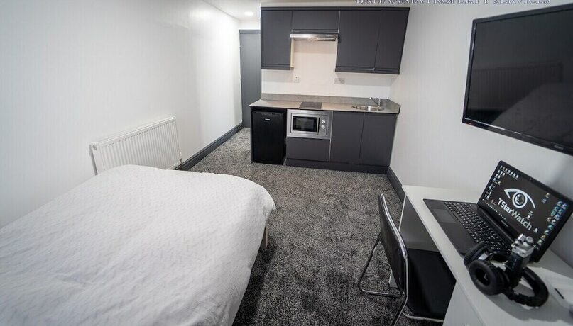 Imagen de la habitación del Hotel 76 Bournbrook Road Equipped Studios Near QE. Foto 14