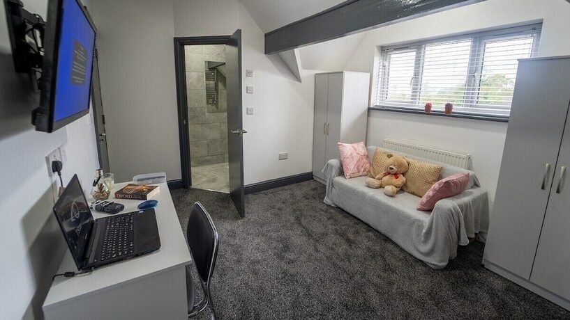 Imagen general del Hotel 76 Bournbrook Road Equipped Studios Near QE. Foto 6