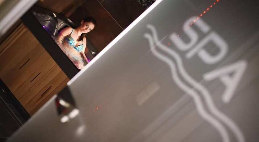 Imagen de la piscina del Hotel 77 Restauracja Spa. Foto 20