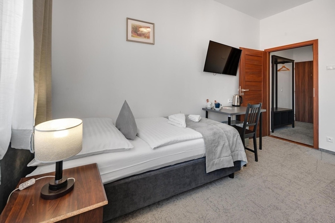 Imagen de la habitación del Hotel 7Days BandB. Foto 17