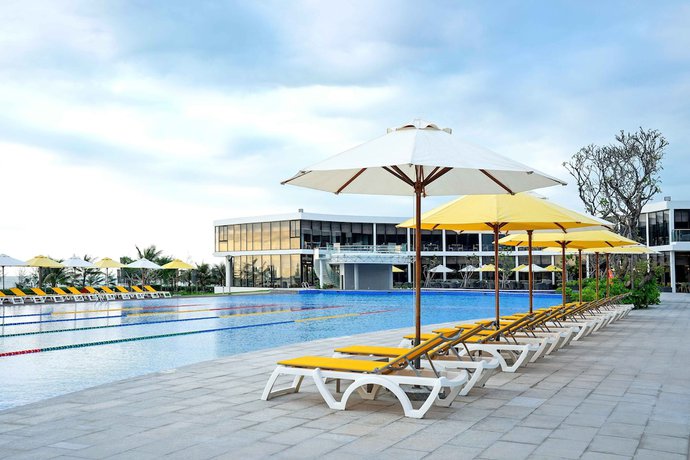 Imagen de la piscina del Hotel 7S Ocean Nami Vung Tau. Foto 20