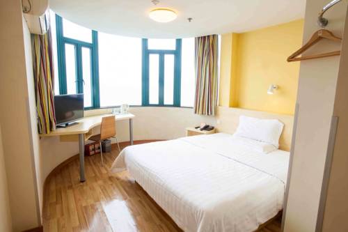 Imagen de la habitación del Hotel 7days Inn Chongqing Shapingba Pedestrian Street. Foto 1