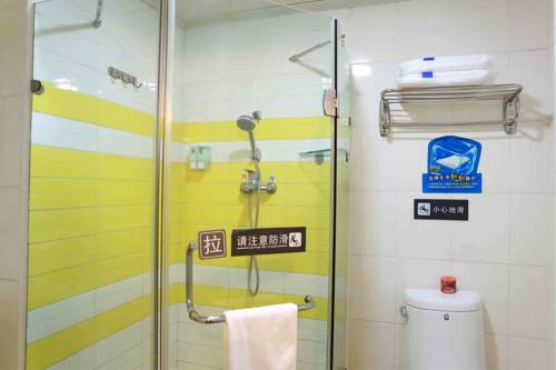 Imagen de la habitación del Hotel 7days Inn Guangzhou Nan Sha Square. Foto 1