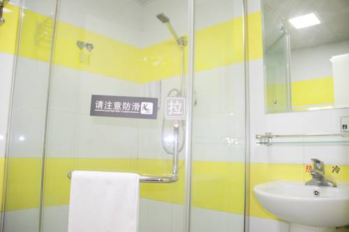 Imagen de la habitación del Hotel 7days Inn Sanhe Yanjiao Wal-mart. Foto 6