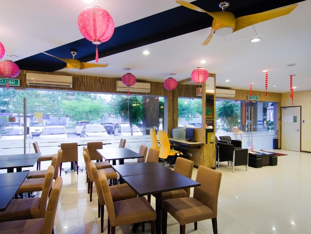 Imagen del bar/restaurante del Hotel 8 Days Boutique @ Mount Austin Jb. Foto 3