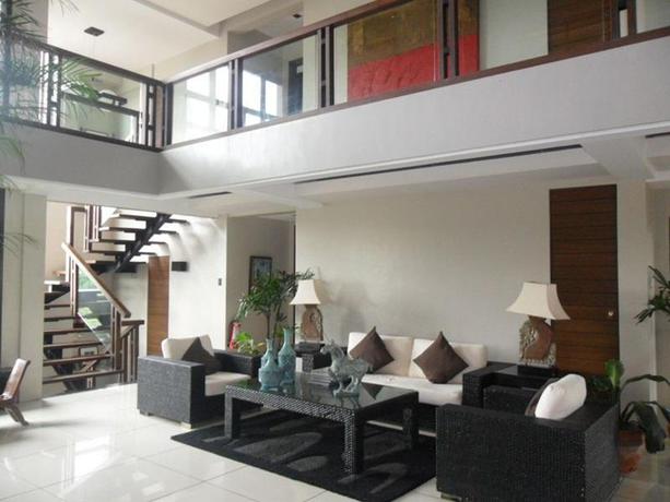 Imagen de los interiores del Hotel 8 Suites By Fat Jimmy's. Foto 10