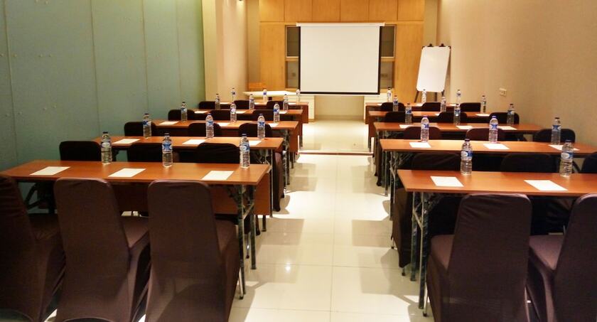 Imagen general del Hotel 88 Kedoya Jakarta. Foto 6