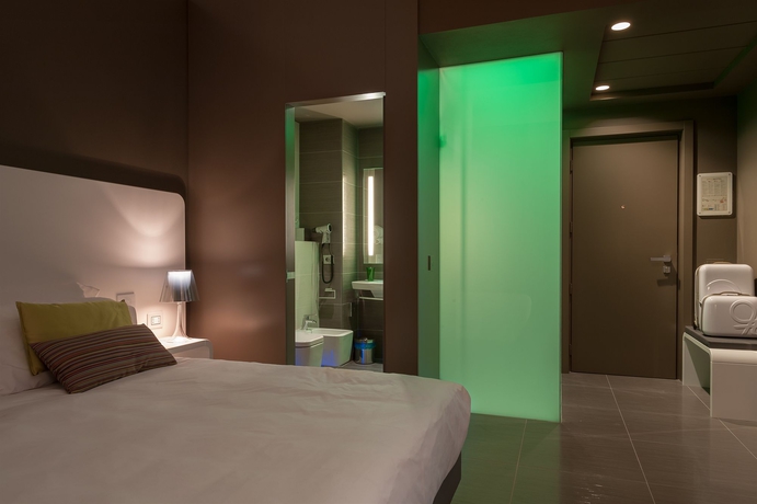 Imagen de la habitación del Hotel 8piuhotel. Foto 8