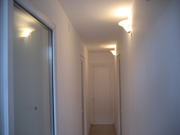 Imagen de los interiores del Hotel 9 May. Foto 12