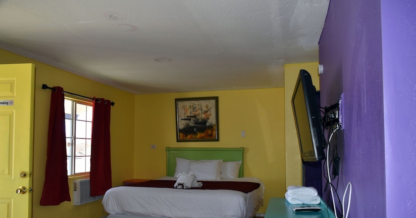Imagen de la habitación del Hotel 9 Palms Inn. Foto 9