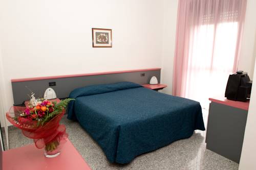 Imagen de la habitación del Hotel 90. Foto 5