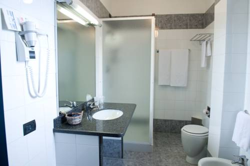 Imagen de la habitación del Hotel 90. Foto 6