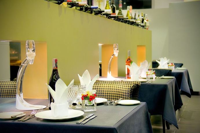 Imagen del bar/restaurante del Hotel 93 Luxury Suites and Residences. Foto 2