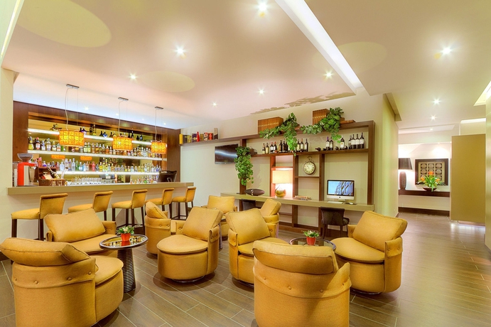 Imagen del bar/restaurante del Hotel 93 Luxury Suites and Residences. Foto 3