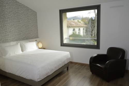 Imagen de la habitación del Hotel 96. Foto 3