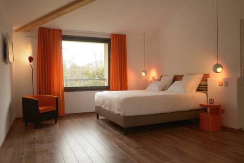 Imagen de la habitación del Hotel 96. Foto 11