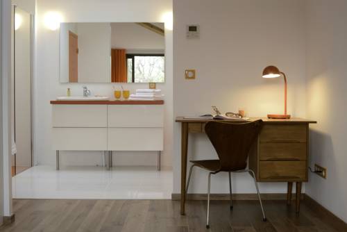 Imagen de la habitación del Hotel 96. Foto 16