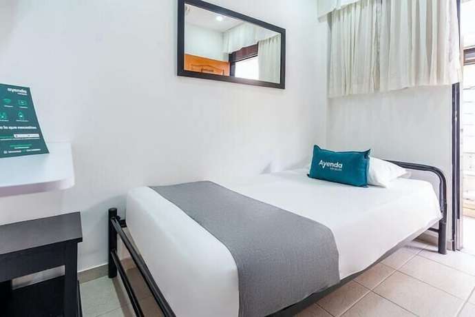 Imagen de la habitación del Hotel 999. Foto 3