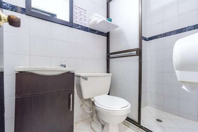 Imagen de la habitación del Hotel 999. Foto 6