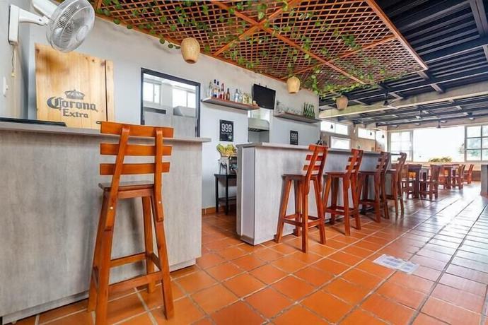 Imagen del bar/restaurante del Hotel 999. Foto 2