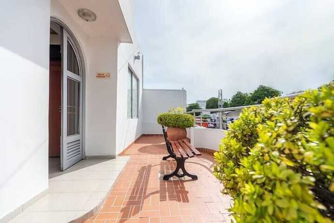 Imagen de los exteriores del Hotel 999. Foto 9