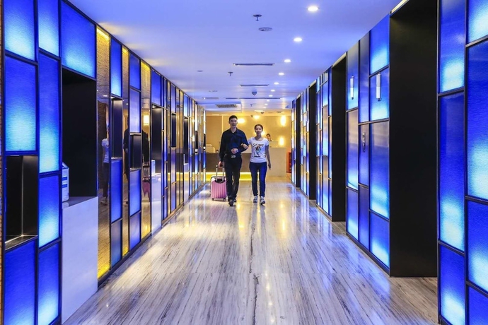 Imagen de los interiores del Hotel 9h. Foto 14