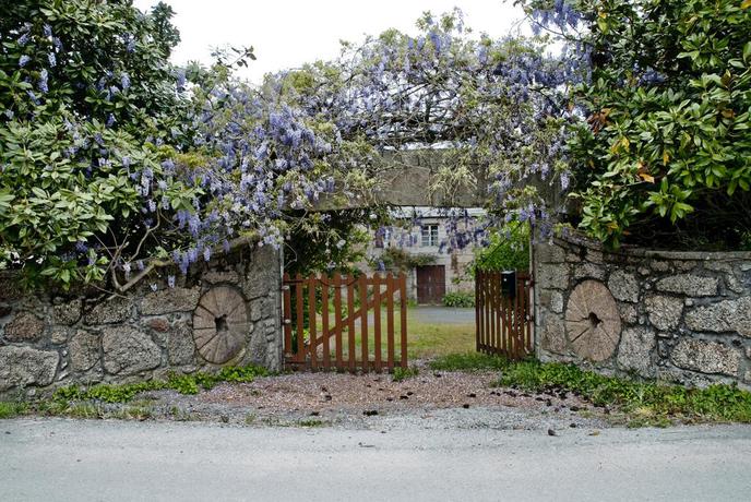 Imagen de los exteriores del Hotel A Galea. Foto 7