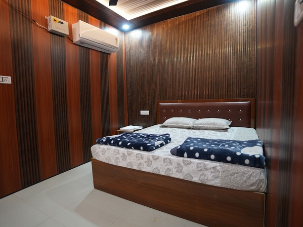 Imagen de la habitación del Hotel A K Palace. Foto 2