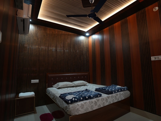 Imagen de la habitación del Hotel A K Palace. Foto 7