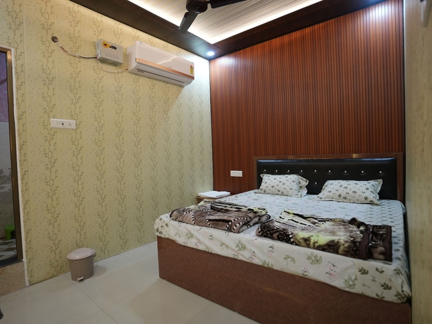 Imagen de la habitación del Hotel A K Palace. Foto 9