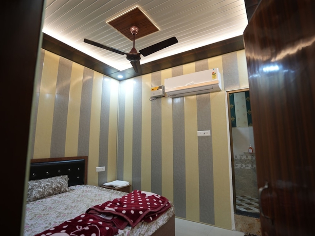 Imagen de la habitación del Hotel A K Palace. Foto 10