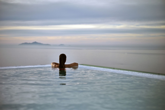 Imagen de la piscina del Hotel A La Carte Da Nang Beach. Foto 15