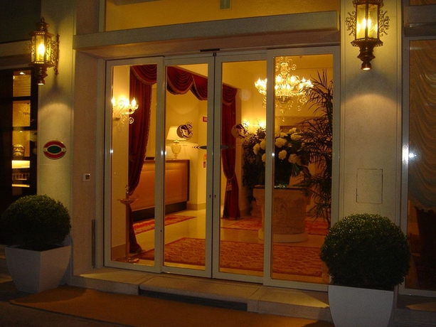 Imagen de los exteriores del Hotel A La Commedia. Foto 4
