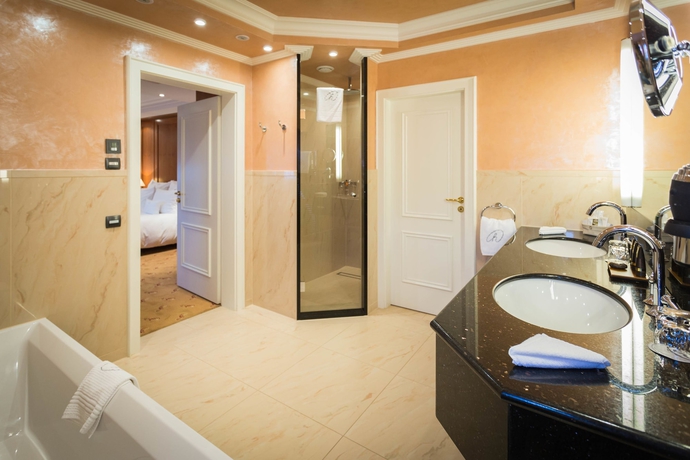 Imagen de la habitación del Hotel A La Cour D'alsace. Foto 17