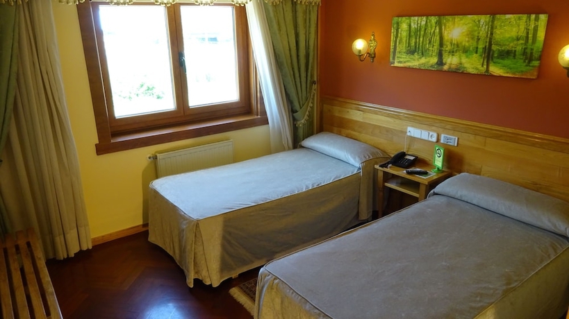 Imagen de la habitación del Hotel A Marisqueira Ia Coruña Airport. Foto 4