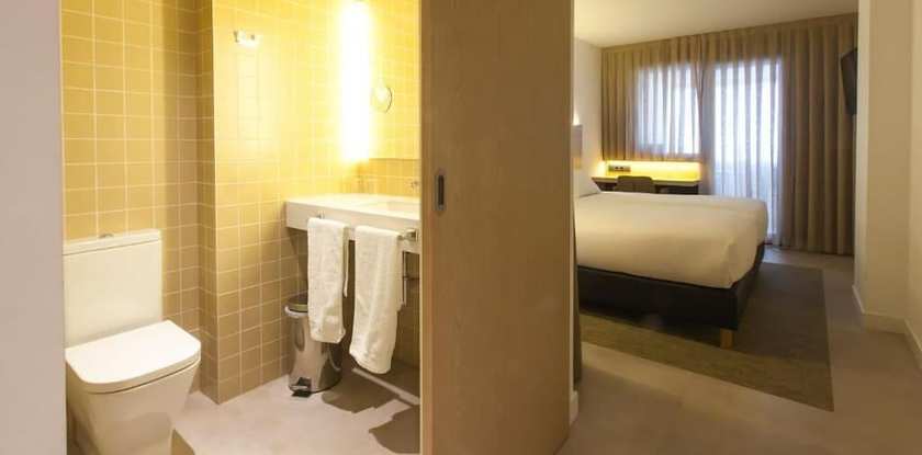 Imagen de la habitación del Hotel A Pamplona. Foto 9